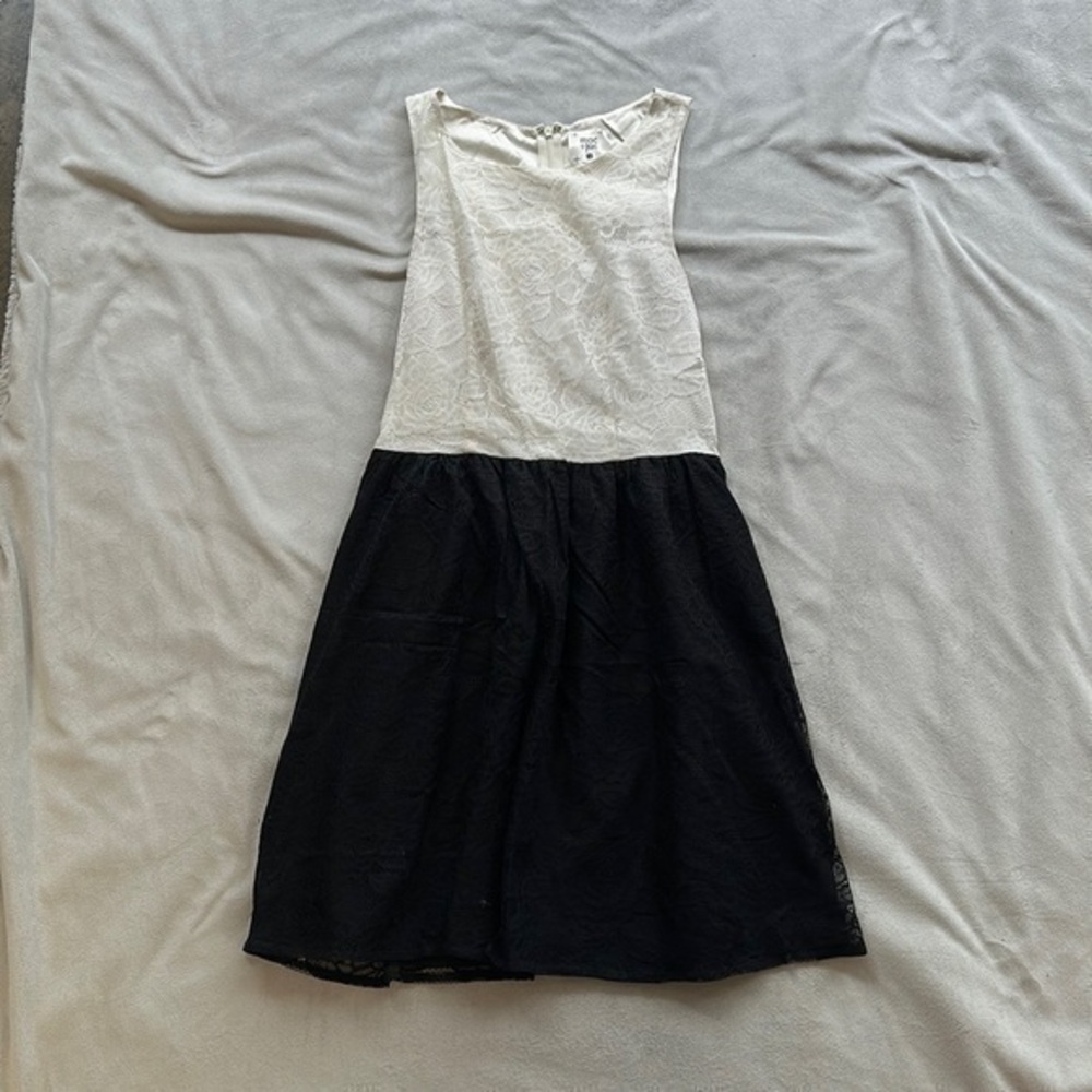 MAC + JAC CREAM AND BLACK LACE DRESS - Size Small SKU:65
